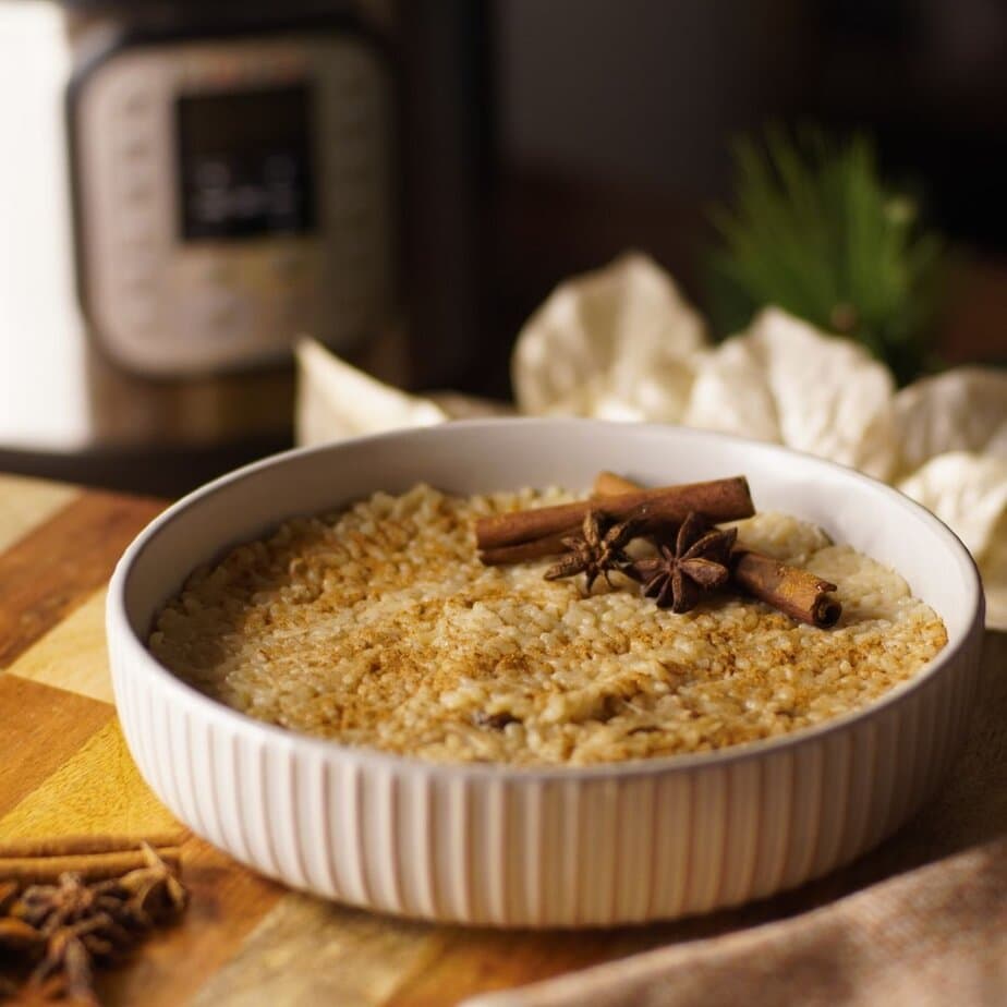 closer view of arroz con Duce served in round plate with instant pot on the background